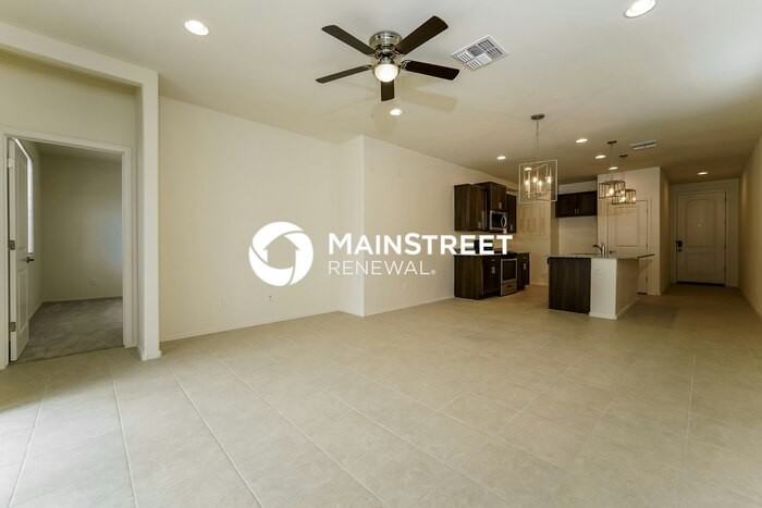 10707 W Dickerson Dr - Photo 3 of 16