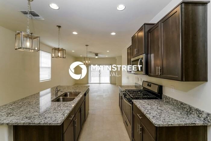 10707 W Dickerson Dr - Photo 4 of 16
