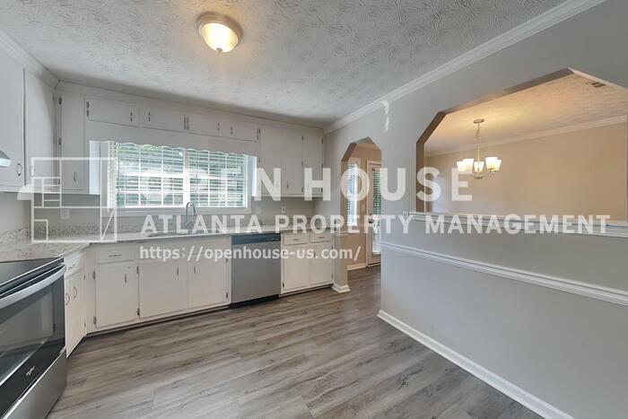 1395 Chalet Cir - Photo 5 of 20