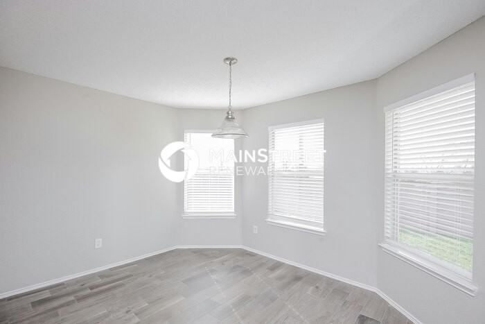 517 Bretts Way - Photo 5 of 19
