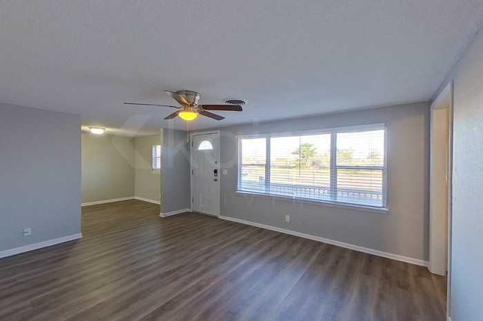 208 4th Ave - Photo 2 of 22
