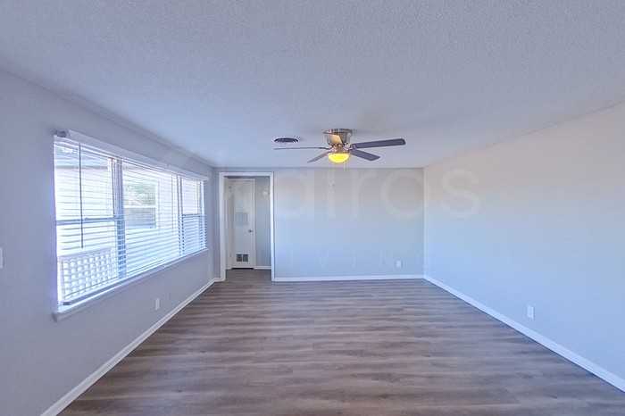 208 4th Ave - Photo 4 of 22