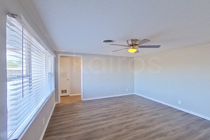 208 4th Ave - Photo 5 of 22