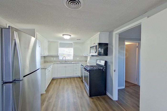208 4th Ave - Photo 6 of 22