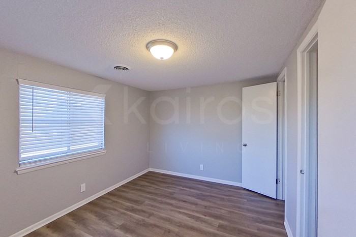 208 4th Ave - Photo 7 of 22