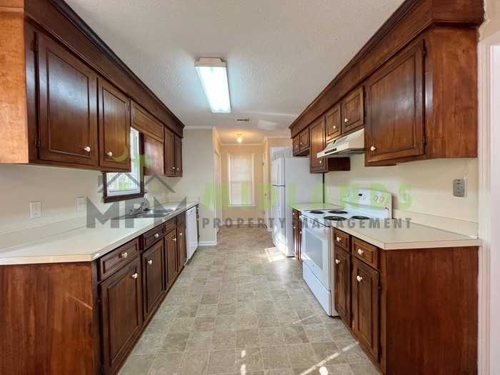 200 Cranewater Dr - Photo 7 of 43