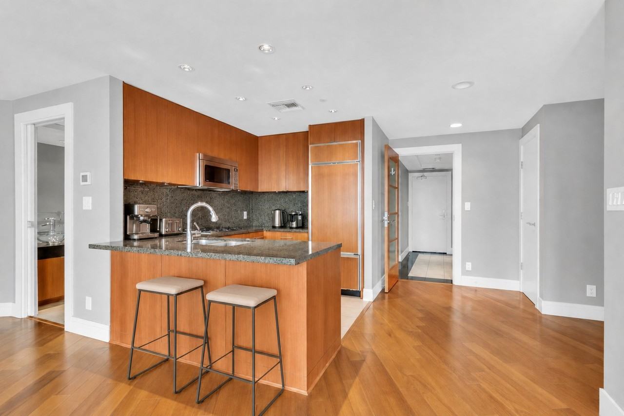 628 Kinghorne Mews #603 - Photo 5 of 9