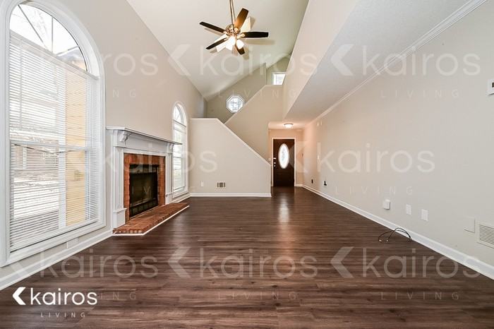 835 Ashley Ln - Photo 2 of 19