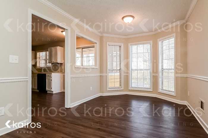835 Ashley Ln - Photo 4 of 19