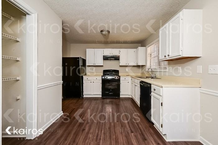 835 Ashley Ln - Photo 5 of 19