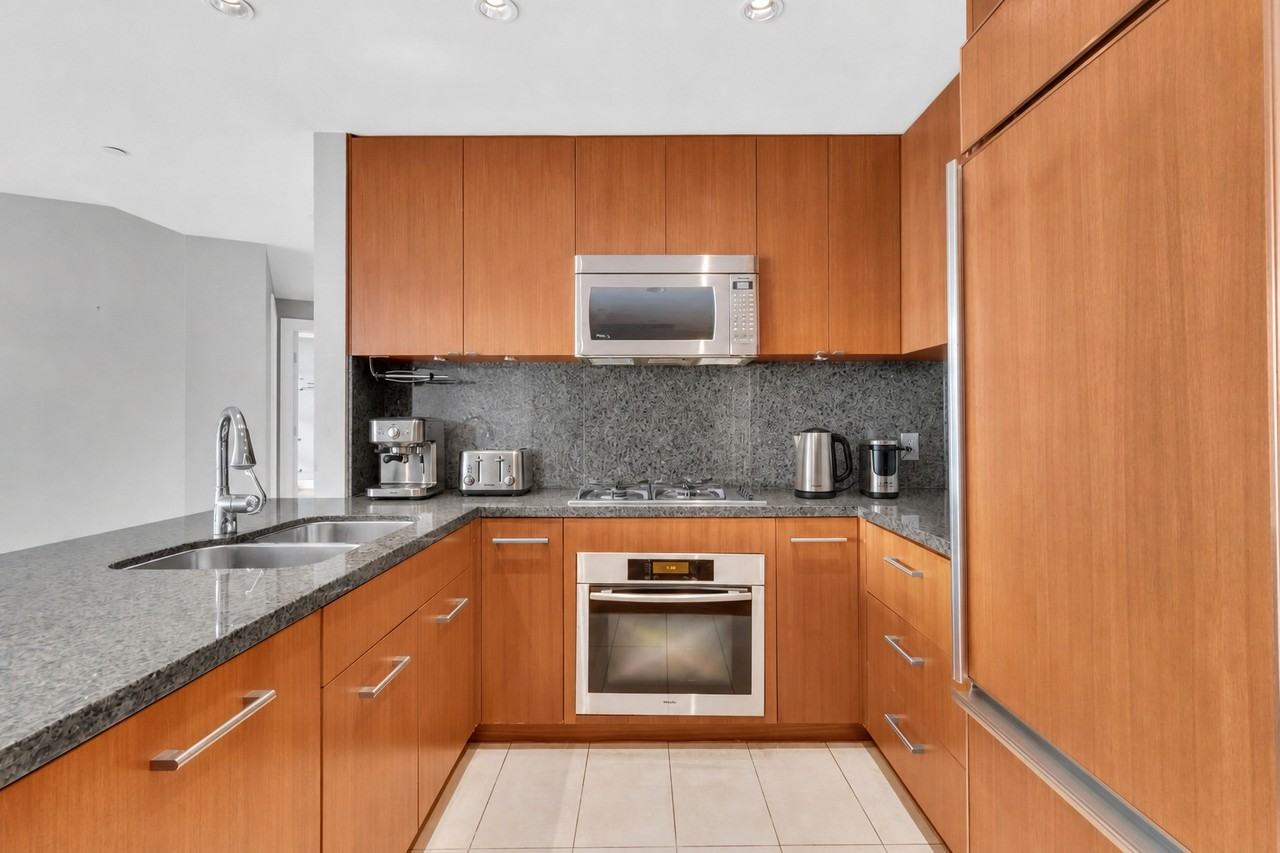 628 Kinghorne Mews #603 - Photo 6 of 9