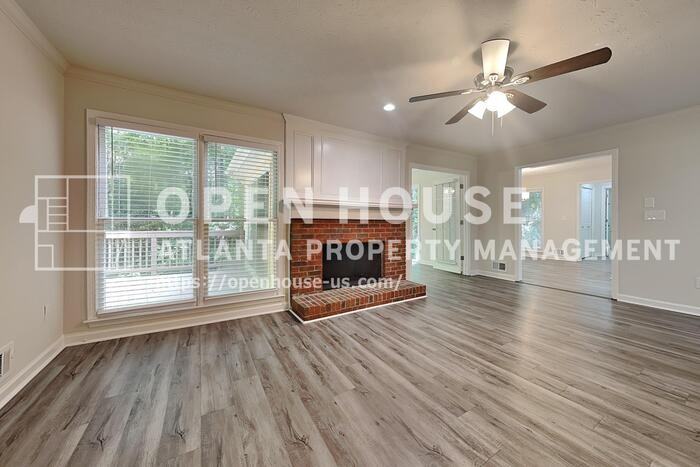 3960 Windy Shore Dr - Photo 4 of 20