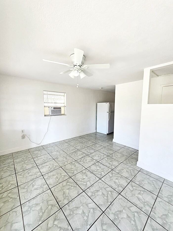 3135 Blount St - Photo 4 of 25