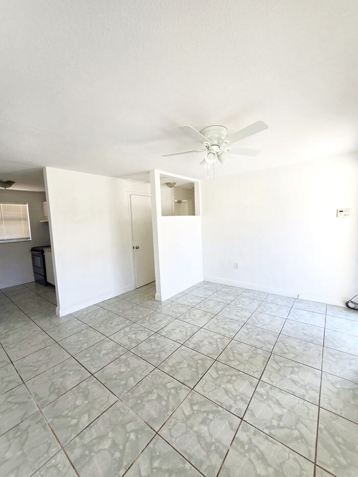 3135 Blount St - Photo 5 of 25