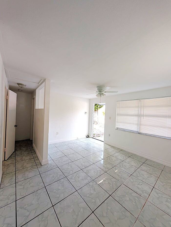 3135 Blount St - Photo 6 of 25