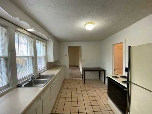 520 Oak St #1 - Photo 2 of 7