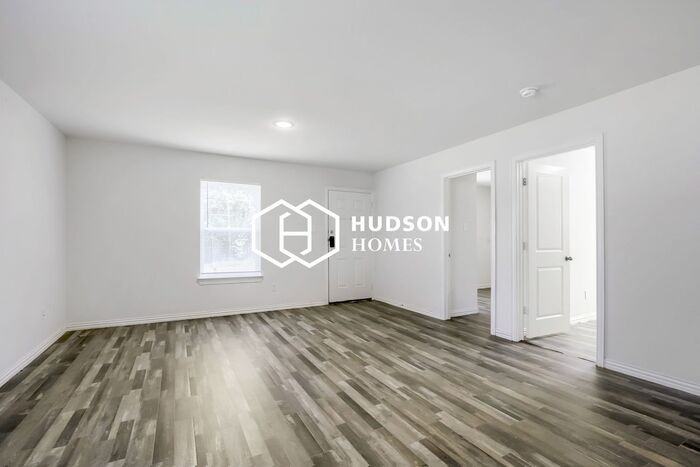621 W Sabine St - Photo 3 of 13