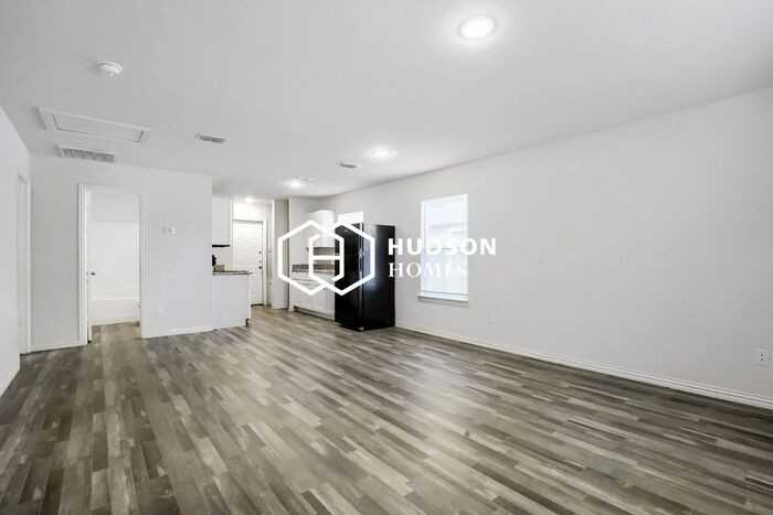 621 W Sabine St - Photo 5 of 13