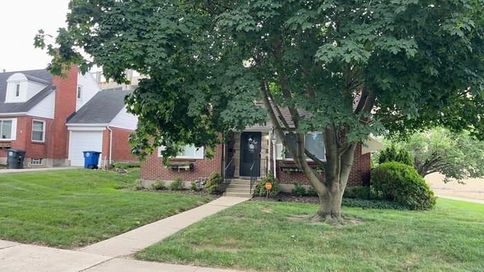1076 Sherwood Dr - Photo 2 of 35