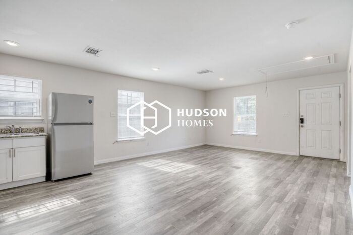 4907 Tyson St - Photo 3 of 14
