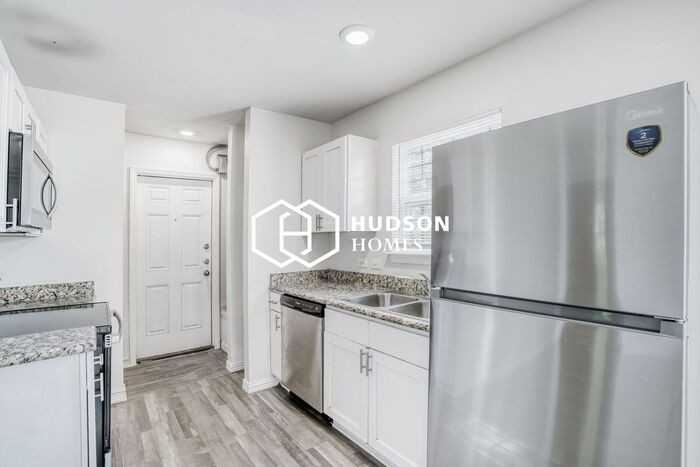 4907 Tyson St - Photo 5 of 14