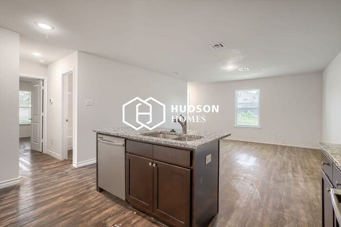 1727 E Cornell St - Photo 6 of 14