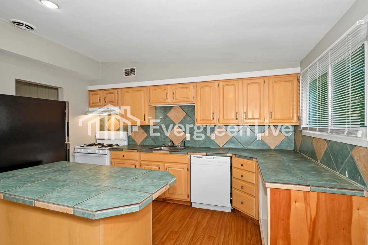 70 Taney Dr - Photo 7 of 18