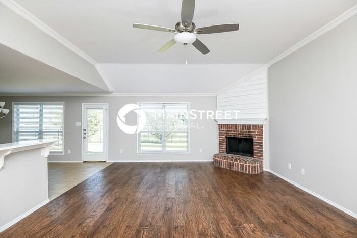 5202 Ambassador Dr - Photo 4 of 15
