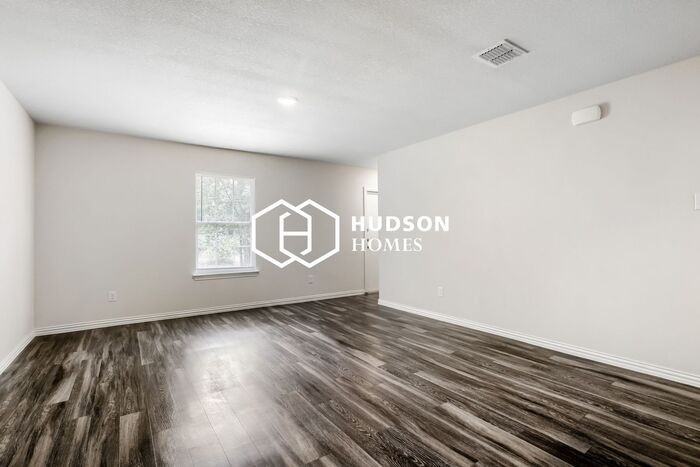 821 Linn St - Photo 3 of 14