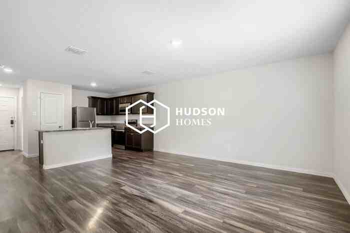 821 Linn St - Photo 4 of 14