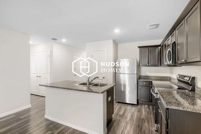 821 Linn St - Photo 5 of 14