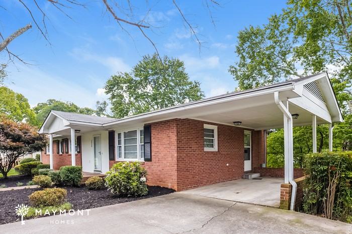 3930 Leinbach Dr - Photo 4 of 13