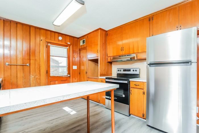 3930 Leinbach Dr - Photo 6 of 13