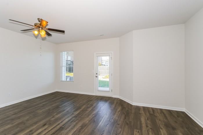 2027 River Park Cir - Photo 4 of 12