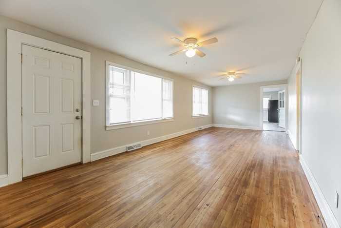 412 Hood Rd - Photo 3 of 11