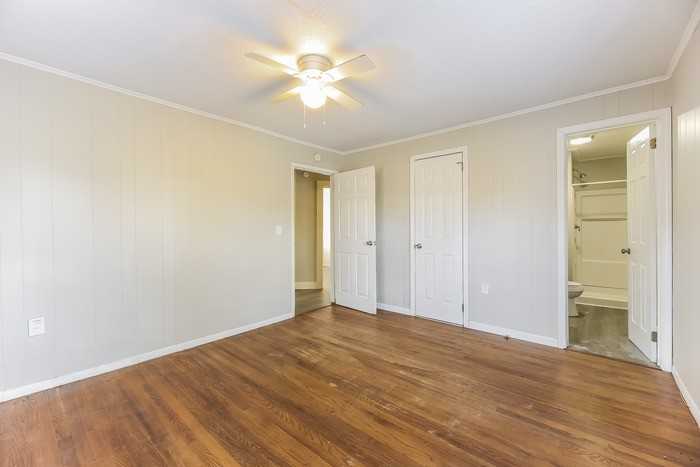 412 Hood Rd - Photo 5 of 11