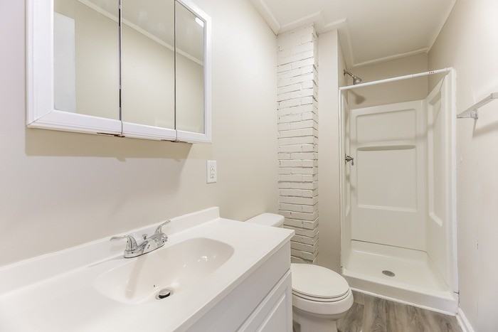 412 Hood Rd - Photo 7 of 11
