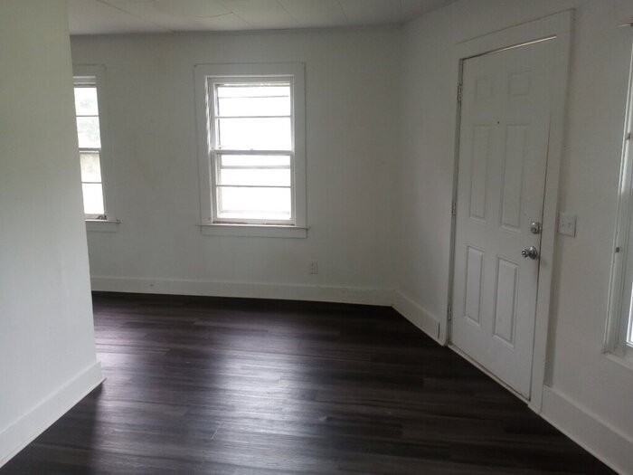 111 N Bell St #B - Photo 3 of 8
