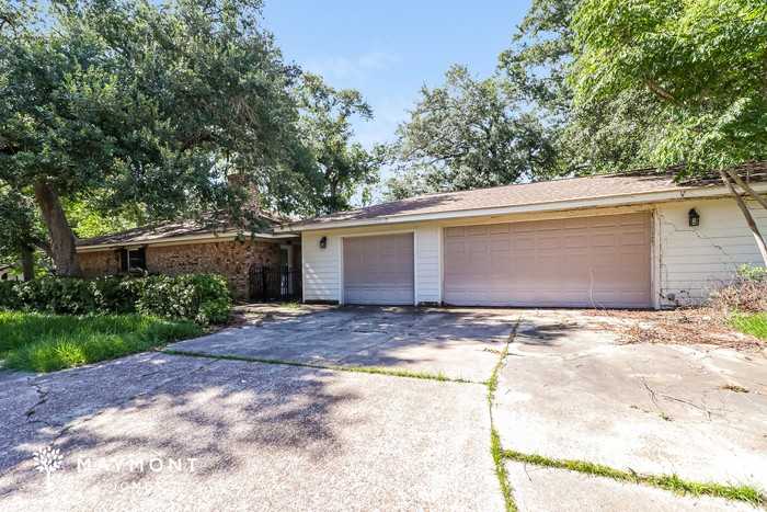 52 Pine Ct - Photo 2 of 3