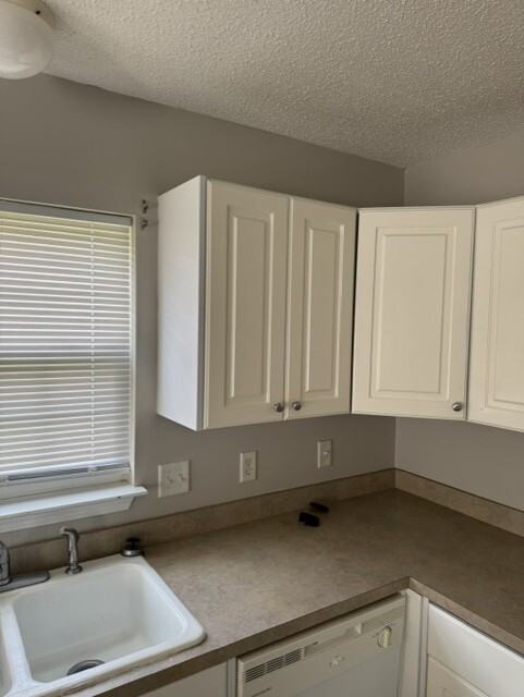 4 Donegal Ct - Photo 5 of 17