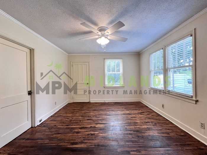 4508 Ryan Ave - Photo 4 of 36