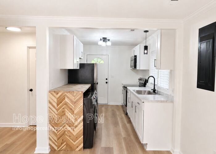 754 Meade St - Photo 2 of 9