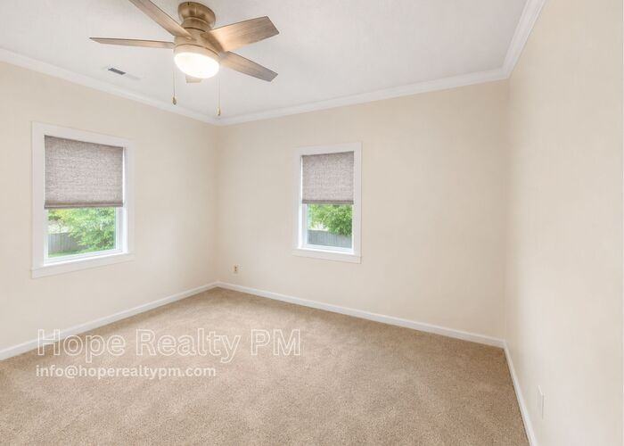 754 Meade St - Photo 3 of 9