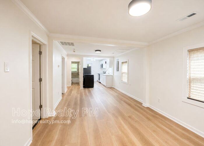 754 Meade St - Photo 7 of 9