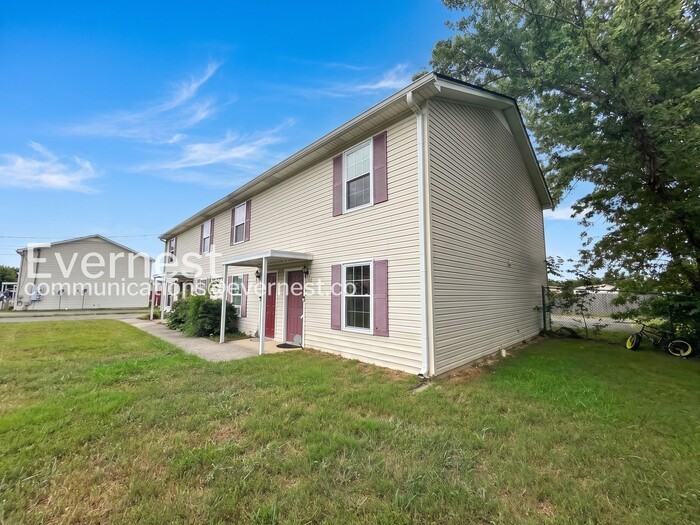1587 Chariot Dr - Photo 2 of 21
