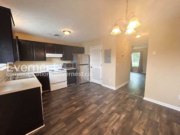 1587 Chariot Dr - Photo 4 of 21