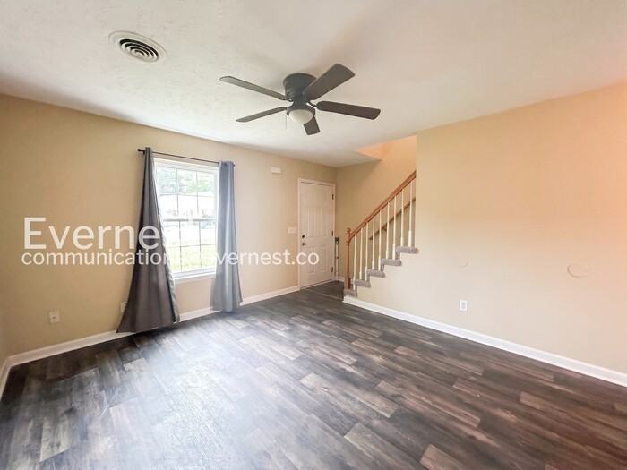 1587 Chariot Dr - Photo 5 of 21