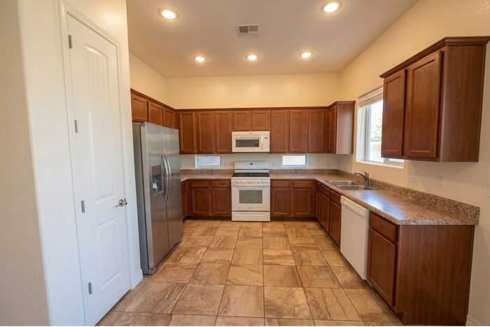 6070 E Greer Ln - Photo 7 of 7