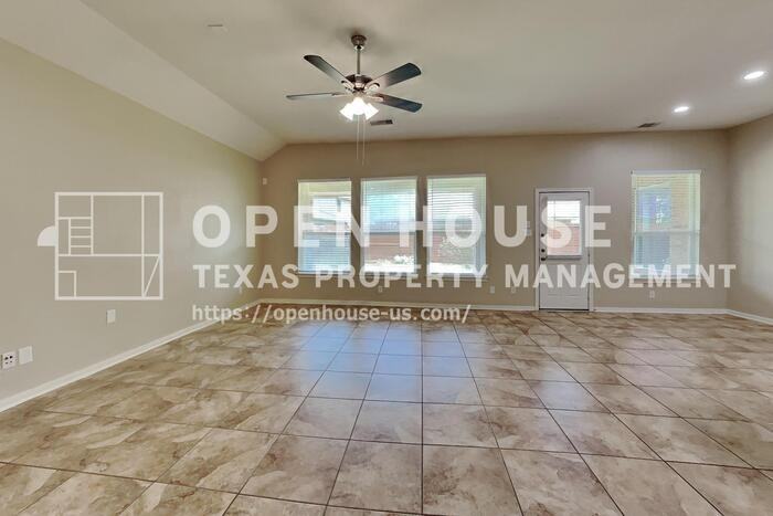 12419 Adams Ridge Ln - Photo 4 of 20