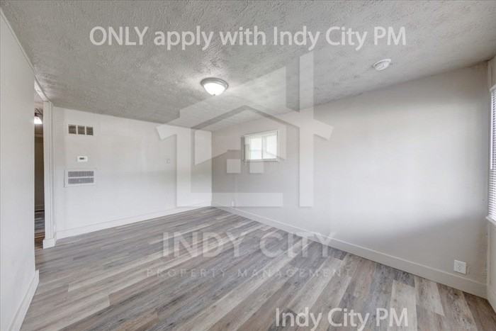 3209 E 26th St - Photo 5 of 18